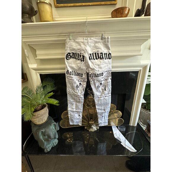 Two Pairs of Men's White Streetwear Graffiti Jeans Size 32 x 30 - Picture 4 of 4